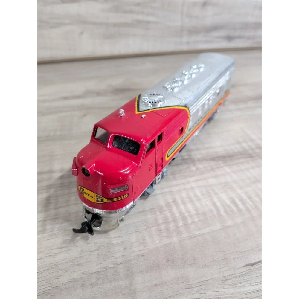 HO Scale Bachmann Santa Fe F7 Diesel Locomotive #307 Warbonnet Vintage Train